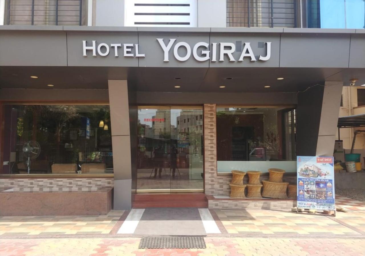Hotel Yogiraj เชอร์ดี ภายนอก รูปภาพ