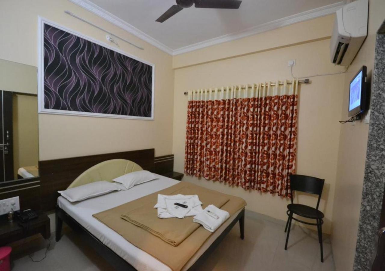 Hotel Yogiraj เชอร์ดี ภายนอก รูปภาพ