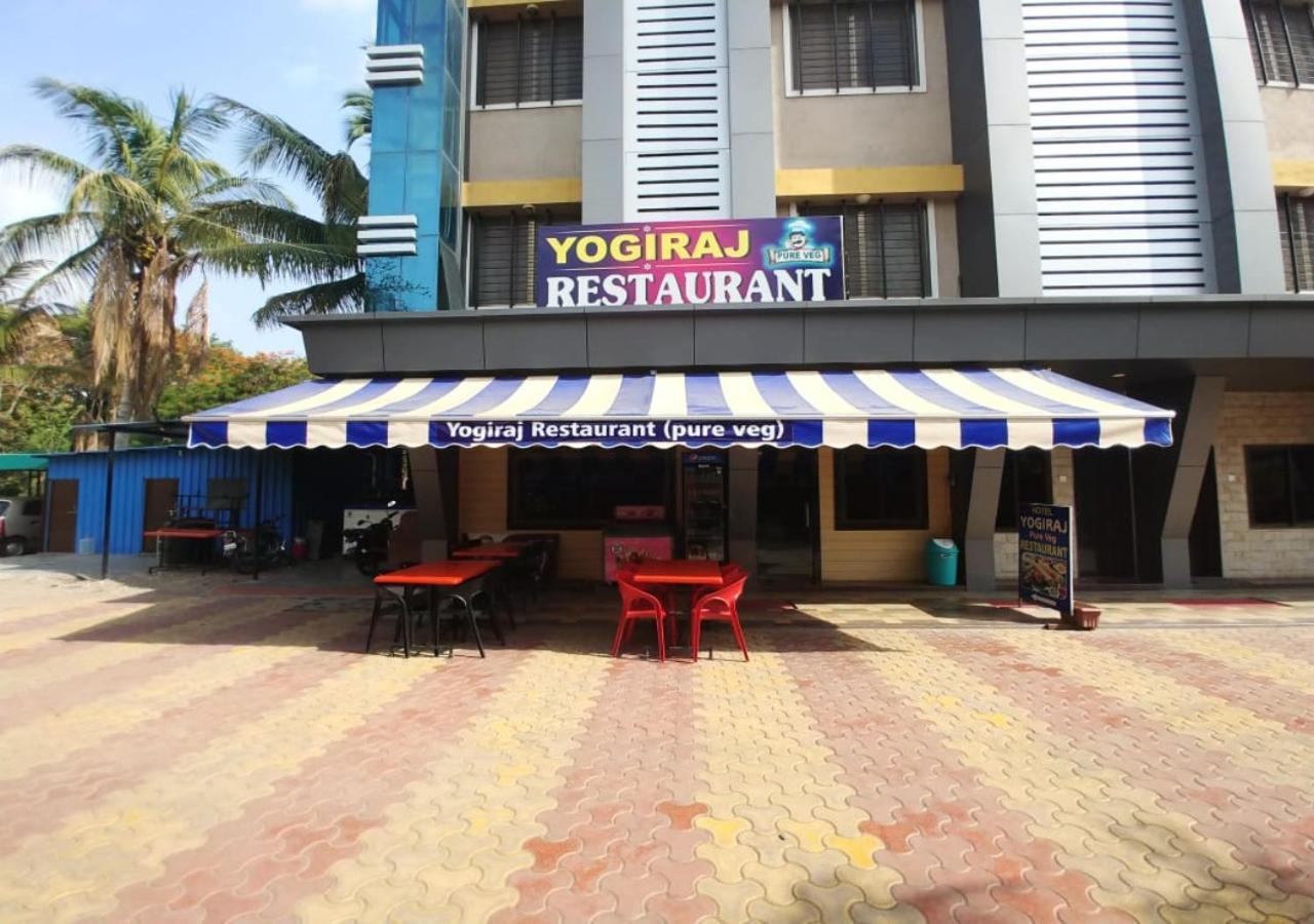 Hotel Yogiraj เชอร์ดี ภายนอก รูปภาพ