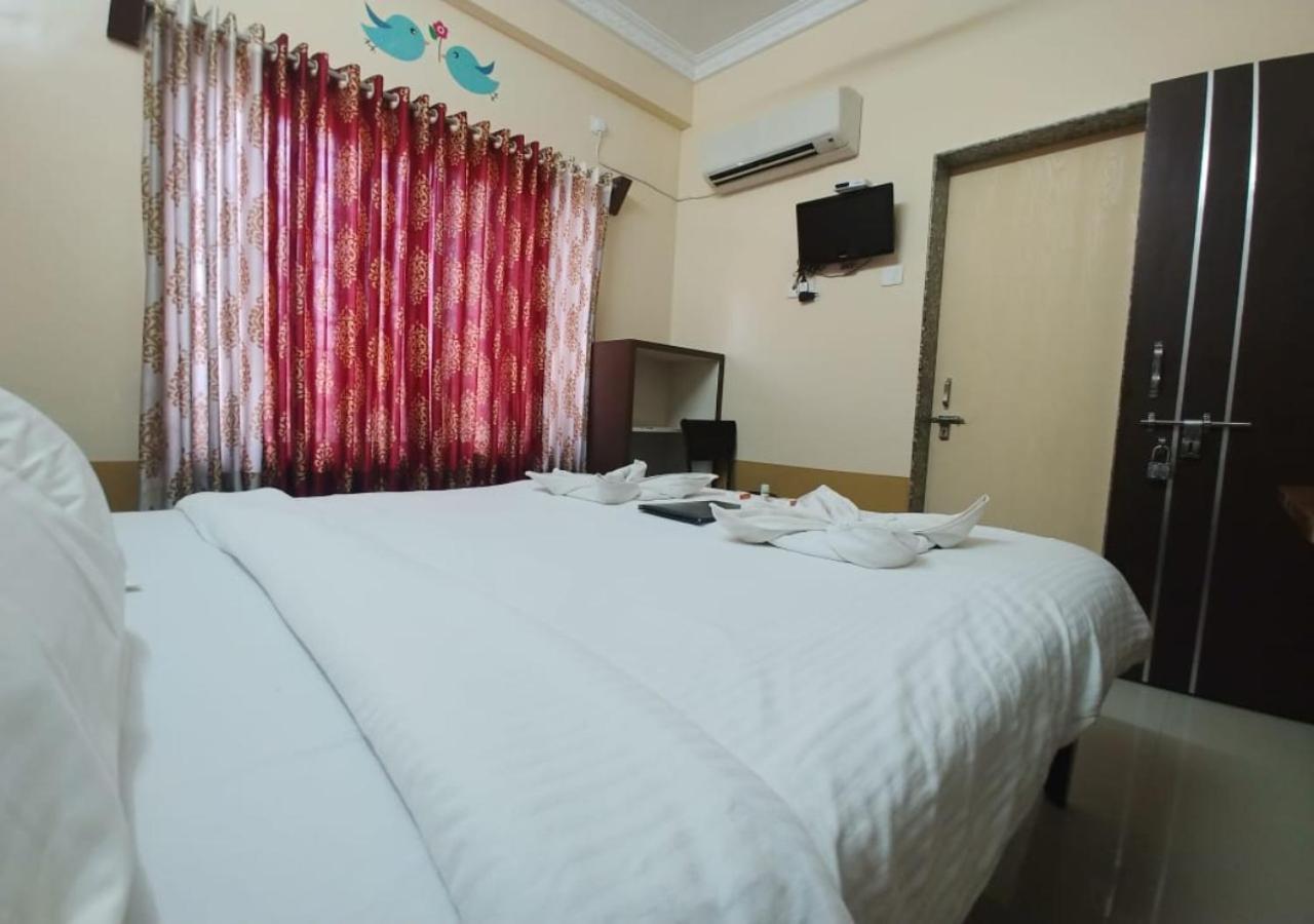 Hotel Yogiraj เชอร์ดี ภายนอก รูปภาพ