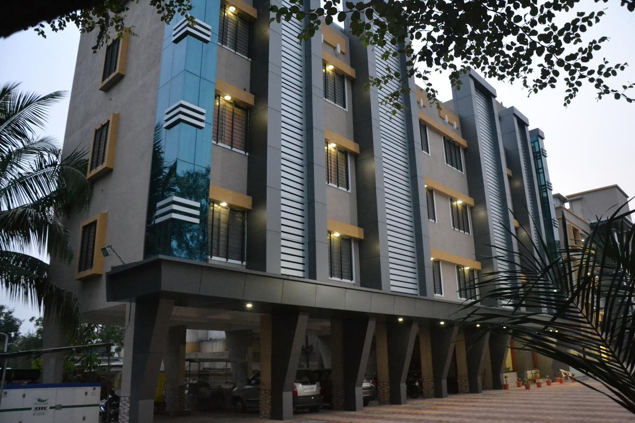 Hotel Yogiraj เชอร์ดี ภายนอก รูปภาพ