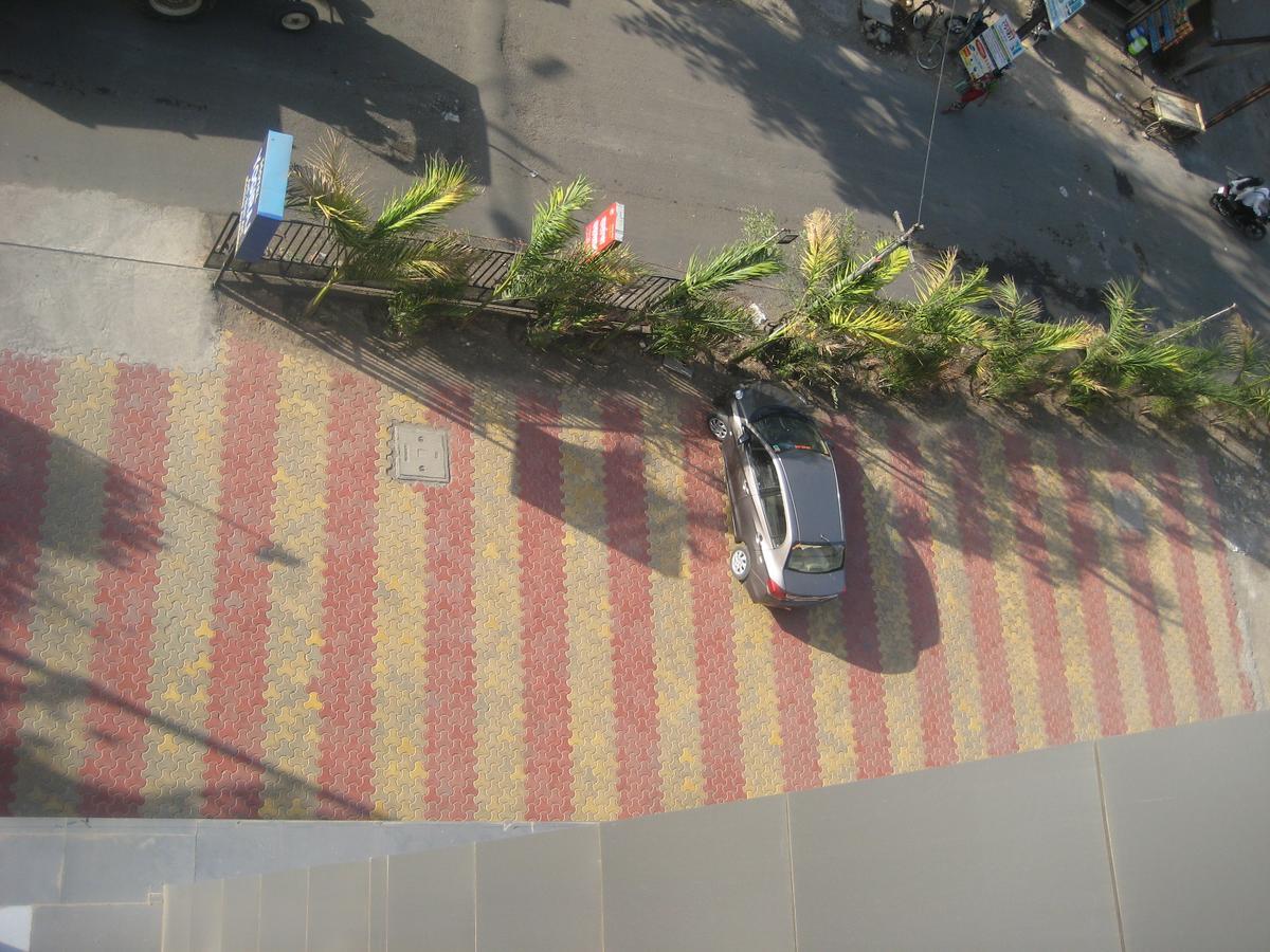 Hotel Yogiraj เชอร์ดี ภายนอก รูปภาพ
